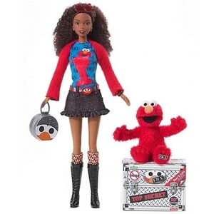 Barbie Loves TMX Elmo African American Doll & Mini Tickle Me 2006